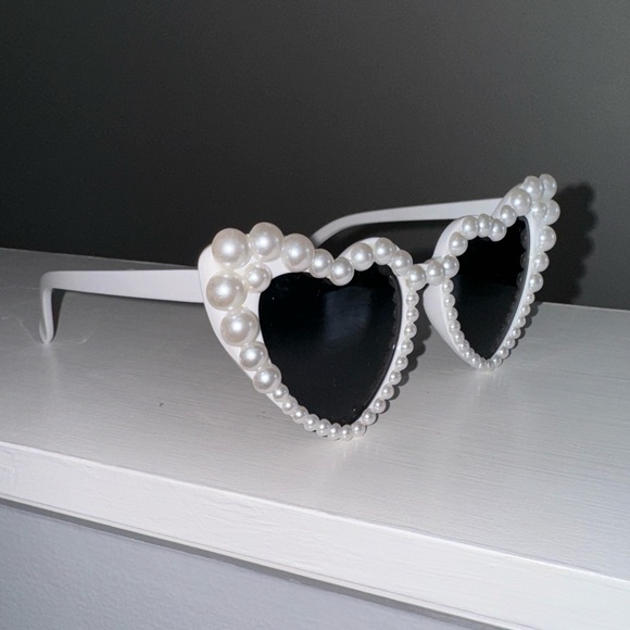 Pearl Heart Sunglasses - Picture 3 of 5